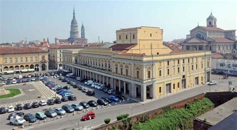 Italian food in a historic setting the metamorphosis of the classic milton cinema. Novara - INFOralosso