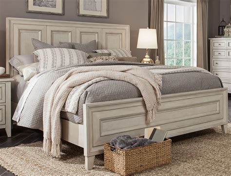 White Casual Traditional 6 Piece King Bedroom Set Raelynn Rc Willey