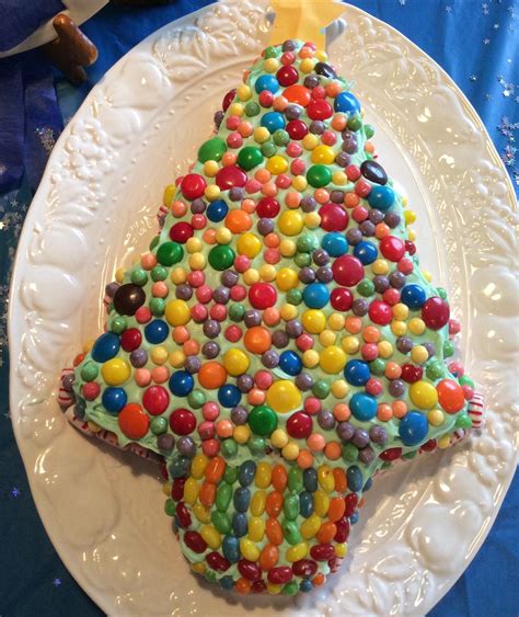 This one is also made of aluminum and yields a flat (on both sides) christmas cake, not an upright one. Using the Wilton Christmas Tree pan, decorate with your ...