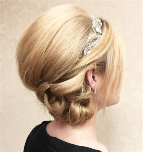 There are many side bun hairstyle for saree look. Side Updos, That Are in Trend: 40 Best Bun Hairstyles for 2021