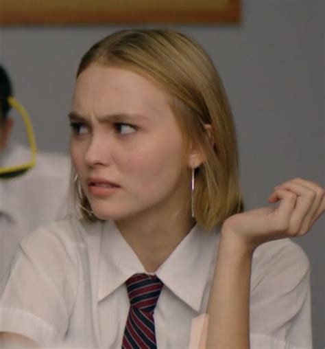 Lily Rose Depp Movie Yoga Hosers Colleen Collette Clothes Outfit Short Hair Прически Модные