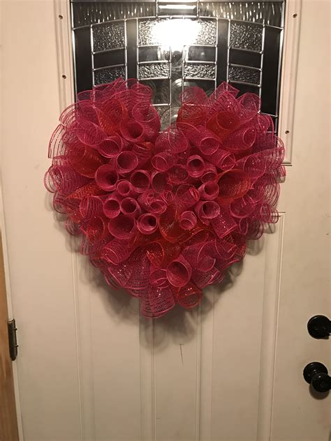 Heart Wreath In Deco Mesh For Valentines Day Valentine Day Wreaths