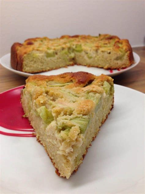 Wird leichter kuchen in einer backform aus silikon gebacken, kann ebenfalls auf das einfetten verzichtet werden. Schneller Rhabarberkuchen - Zuckerfrei backen leicht ...