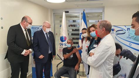 התנועה הרפורמית תערוך תפילה בכותל להצלחת הרב גלעד קריב הרב צפוי להצהיר אמונים כחבר כנסת מטעם סיעת מפלגת העבודה, ויהפוך לרב הרפורמי הראשון בכנסת. נשיא המדינה פגש את המתחסן הראשון בשלב ב' של החיסון הישראלי ...