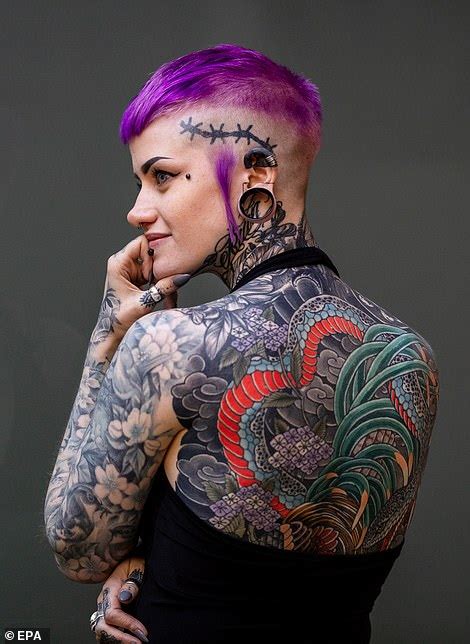 Worlds Greatest Tattoo Artists Show Off Amazing Body Art Skills At