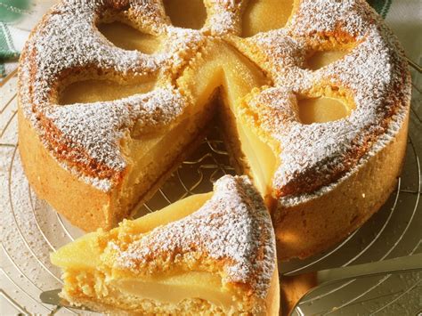 Für den birnenkuchen mit lavendel zunächst die birnen schälen. Birnenkuchen mit Mandeln Rezept | EAT SMARTER