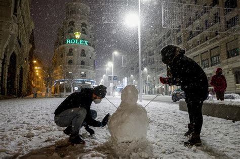 El frío golpeó algunas ciudades de rio grande do sul este miércoles, cuando cayó la noche en el extremo sur de brasil. Galería de imágenes de la nevada histórica que ha dejado ...