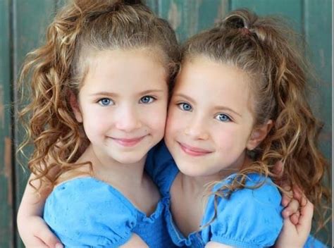 Pin Von Sigma Auf Twins Eineiige Zwillinge Zwillingsschwester