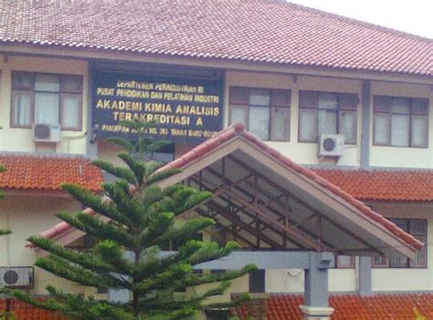 Kebun ini akan dijadikan salah satu objek wisata unggulan kota. Lokasi Sekolah Tinggi Sandi Negara - Perokok w