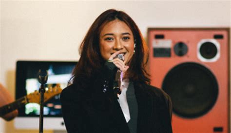 Profil Rahmania Astrini Penyanyi Yang Jadi Special Guest Di Konser
