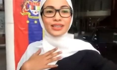 The fine was later settled by a biker gang and the malaysia islamic economic activist organisation (ppem) that ran a public campaign to raise funds for nur farahanis to pay the fine. Doktor Gigi Youtube Akhirnya Mohon Maaf
