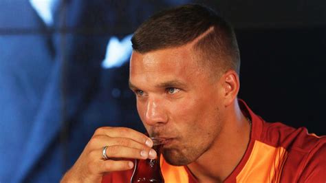 Lukas Podolski Steht Laut Seinem Klub Galatasary Istanbul Vor Einem