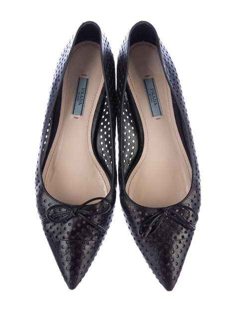 Prada Leather Pointed Toe Flats Shoes Pra135309 The Realreal