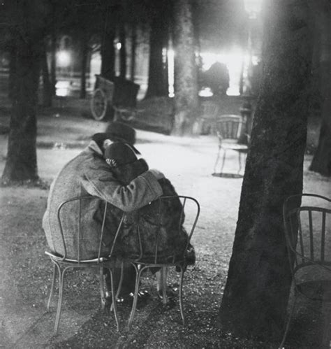 Brassaï Couple D Amoureux Paris 1932 Brassai Champs Elysees Paris Black And White Photography