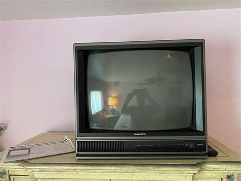 Lot Vintage Magnavox Color Tube Tv W Remote Instruction