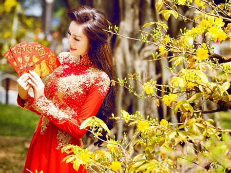 Xông đất là một phong tục từ lâu đời của người việt với mong muốn cầu mong một năm mới suôn sẻ ngoài 6 tuổi trên, gia chủ còn có thể tham khảo một số tuổi xông đất khác tốt cho năm tân sửu. Chọn tuổi xông đất năm 2020 Canh Tý theo tuổi của gia chủ - Nội Thất Hòa Phát Miền Nam