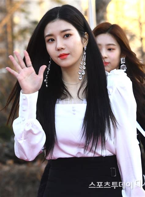 Maybe you would like to learn more about one of these? ST포토 아이즈원 권은비, 새침한 표정