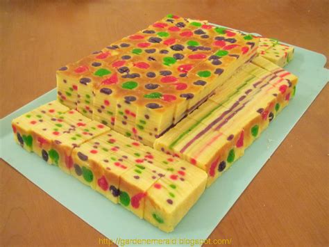 Dalam bahasa melayu, kek itu dikenali sebagai kek lapis sarawak, kek lapis moden sarawak, atau hanya kek lapis. Emerald Garden: Crystal Kek Lapis for Chinese New year