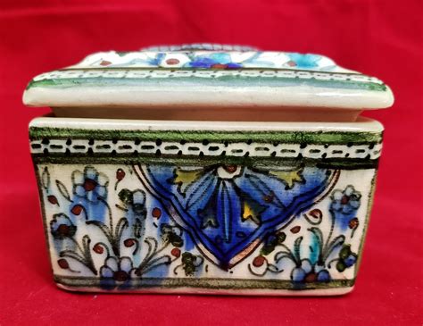 Because of this guide, i have never purchased a box without looking it up and identifying it first. Ceramic trinket box - where from? | Antiques Board