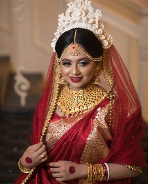 Bookmark These Extravagant Topor For Bengali Brides Bengali Bridal Makeup Indian Bride Makeup
