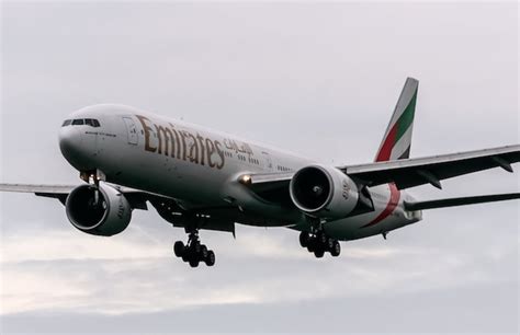 Both tayce and brayler experienced some pretty painful ear. Emirates Plane Bursts Into Flames After Crash Landing in ...