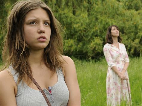 She didn't leave the character in blue is the warmest color, she remains with the same character in all the films. Cannes 2013 : Adèle Exarchopoulos, la figure du jour
