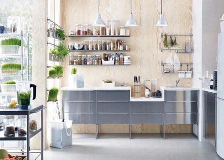También hay modelos de cocinas ikea 2016 con laminados de madera tales como la del ejemplo que vemos arriba. Catálogo Ikea 2015: novedades para la cocina