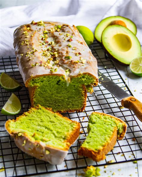 Gelobt sei die avocado … und der bacon! Avocado-Kuchen mit Limettenguss und Pistazien - Tinas ...
