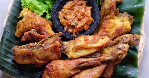 Manfaat mengkonsumsi ikan ekor kuning bagi kesehatan: Resep Ayam goreng kuning oleh Susi Agung - Cookpad