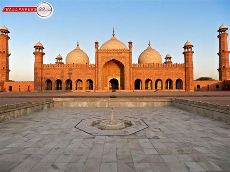 The badshahi mosque is a mughal era mosque in lahore, capital of the pakistani province of punjab, pakistan. PAkistani mosque | Beautiful mosques, Historical place ...