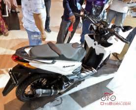 Ya, ketika satu motor tidak cukup membawa 2 anak, satu istri dan beberapatas, seorang pemotor ini musti memodif motor matilnya yaitu honda beat kt 6906 ic warna hijau dengan memasang dua side box di bagian depan kiri dan kanan untuk ditempati dua anaknya. Modifikasi Motor Beat F1 Pake Stir Beat Street ...