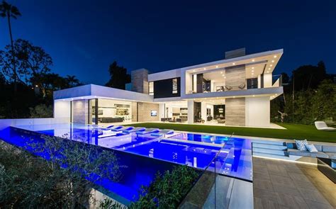 10 Stunning Modern Mansions for Sale in LA | Modern mansion, Boston