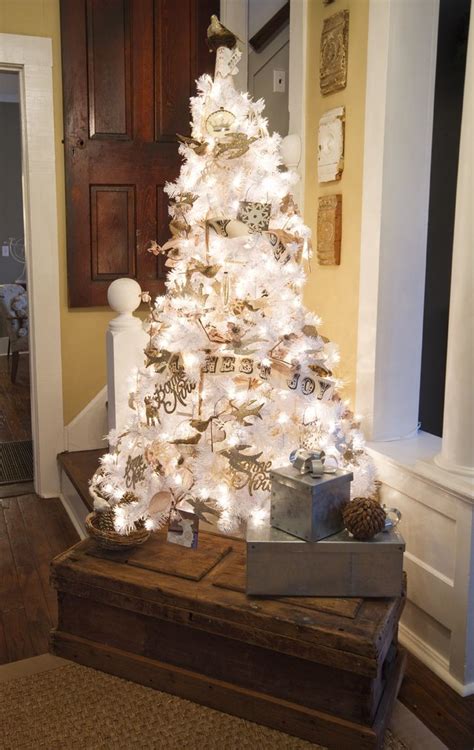 41 Impressive Vintage White Christmas Decorating Ideas