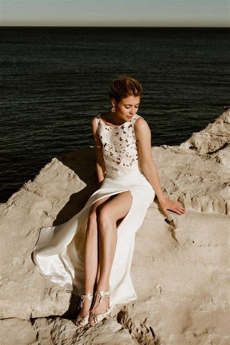 Sep 15, 2021 · das hochzeitskleid passt durch das elegante design zu jedem festlichen anlass. Langer Rock in Ivory mit Beinschlitz - Sienna | Brautkleid ...