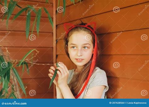 linda adolescente sorrindo retrato de uma adolescente foto de stock imagem de atrativo