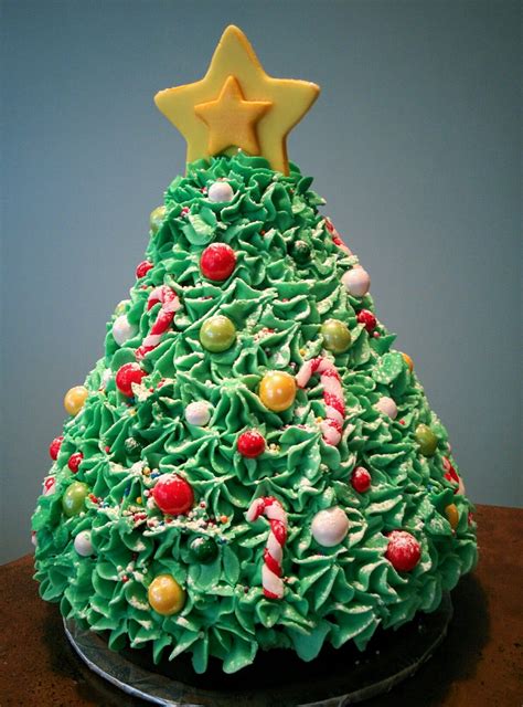 Use your favorite mix or recipe to bake a delicious cake, then gather the. Christmas tree cake using wilton wonder mold | Christmas ...