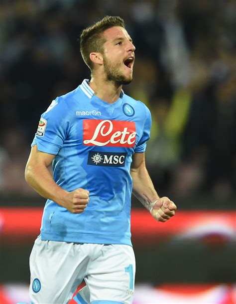 Having fun on set@headtennis_official challenging me to grip my racket as fast as i can, i might not be the fastest. Dries Mertens - Dries Mertens Photos - SSC Napoli v ...