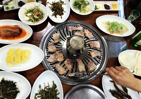 Usually visited by korean customers, this restaurant is popular for their stir fry dishes, for instance the kong sam (pork belly and bean sprouts on griddle), oh sam (squid and pork belly on. Seoul food guide: What to eat in the Korean capital