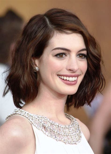 Short Hairstyles For Oval Faces With Wavy Hair