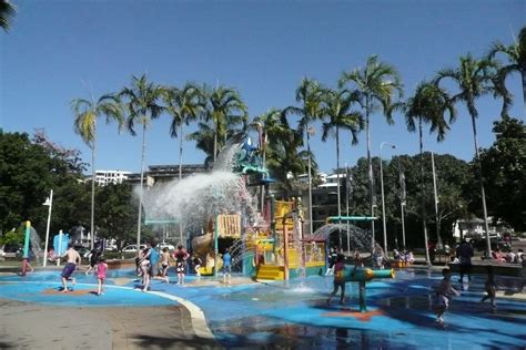 The strand is dotted with fun cafés, like the fisherman's landing. Are we there yet?: The Strand - Townsville