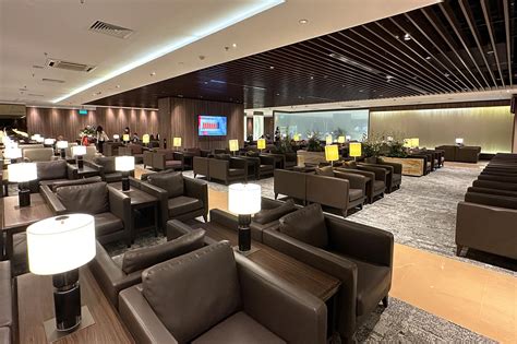 Review Singapore Airlines Silverkris Business Class Lounge Changi T2