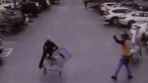 Caught On Cam Georgia Walmart Customer Throws Cart Into Fleeing Shoplifter To Help Police