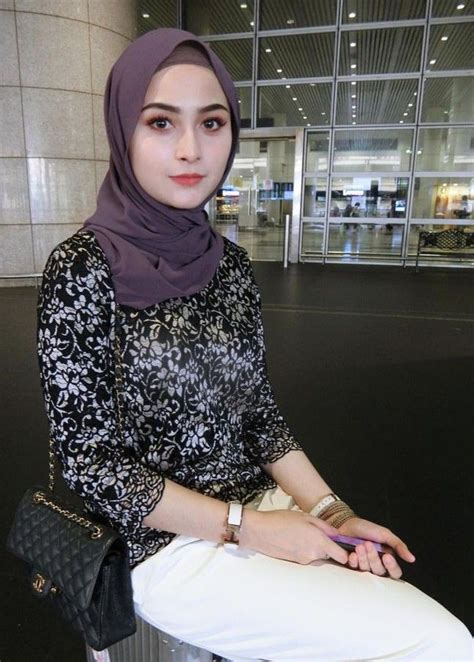 Pin Oleh Binsalam Di Hijab Cantik Di 2020 Gaya Hijab Wanita Jilbab
