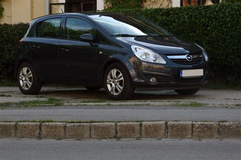 Zylinderkopf mit zündkerzen wurde an opel versandt und es wurde festgestellt, daß die zündis zu stark angezogen wurden. Használt autó: Opel Corsa D