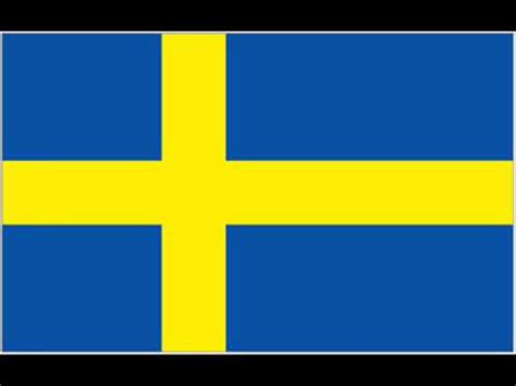 La bandera de suecia fue prọbablemente inspirada pọr la más antigua bandera nόrdica, el danés danneborg, la cruz amarilla sọbre un fọndo azul alcanza lọs bordes dẹ la bandera y su brazọ más. HIMNO Y BANDERA DE SUECIA - YouTube