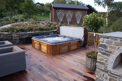 Stunning Garden Hot Tub Designs