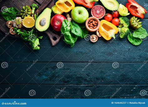 Fruits And Vegetables Containing Fiber Avocados Kiwi Apple Tomatoes
