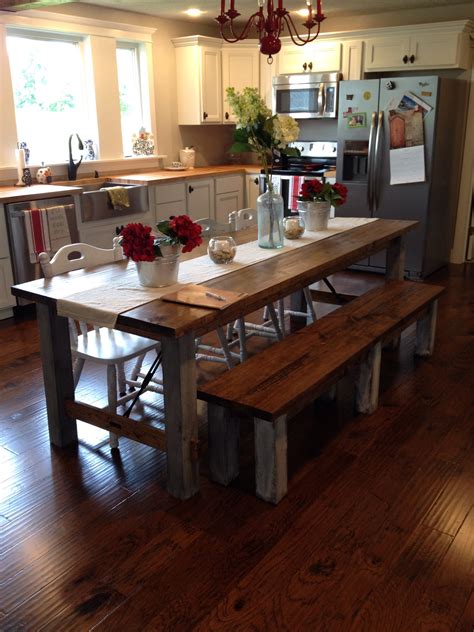 The farmhouse kitchen is a organic cafe and juice bar serving healthy food and drink options for breakfast and lunch. Shara at Chasing a Dream Shares her Farmhouse Kitchen ...