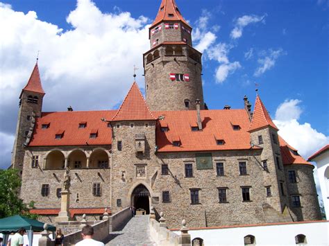 Současná romantická podoba hradu bouzov vznikala od období gotiky až do konce 19. Pohádkový hrad Bouzov :: Tipy na Výlety a zábava