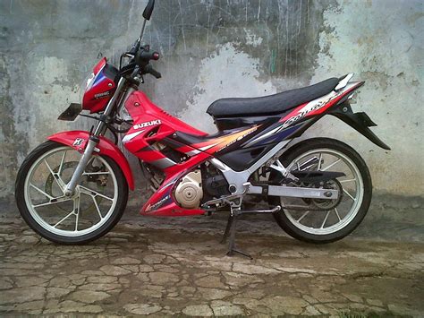 Terlihat semakin agresif dan berkarakter dengan stiping dan warna baru. Modifikasi Motor Satria Fu 2005 | Modifikasi Motor Terbaru 2021